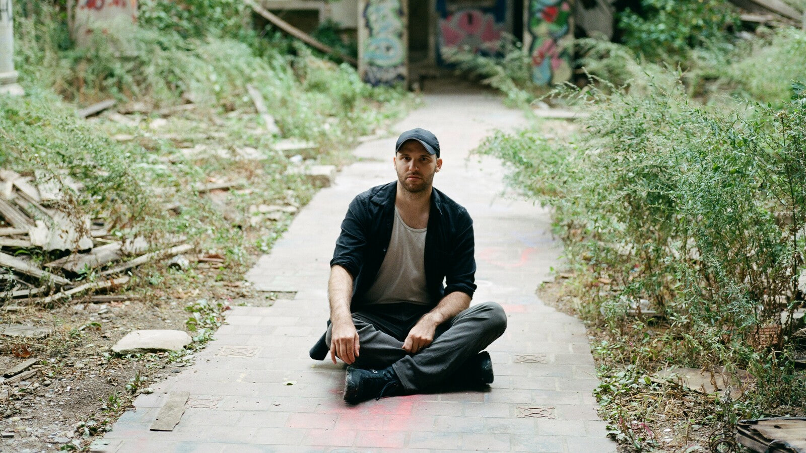 Hear Jordan Reyes’ Hypnotic New Doom-Pop Song “The Tide”
