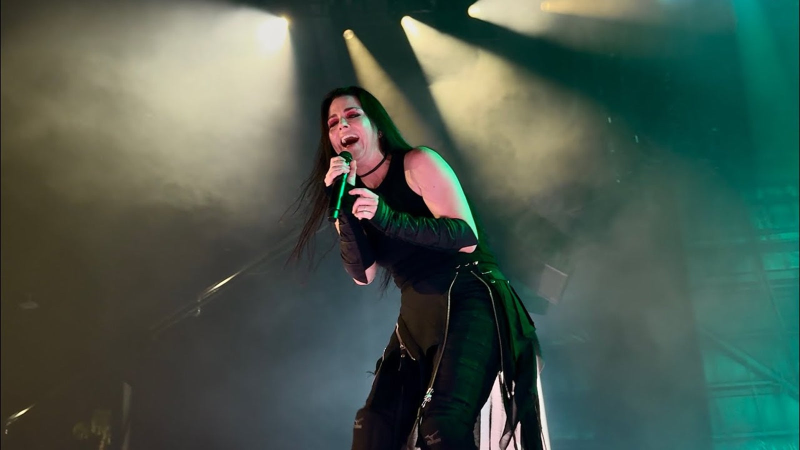 EVANESCENCE’s tour opener: See setlist and video