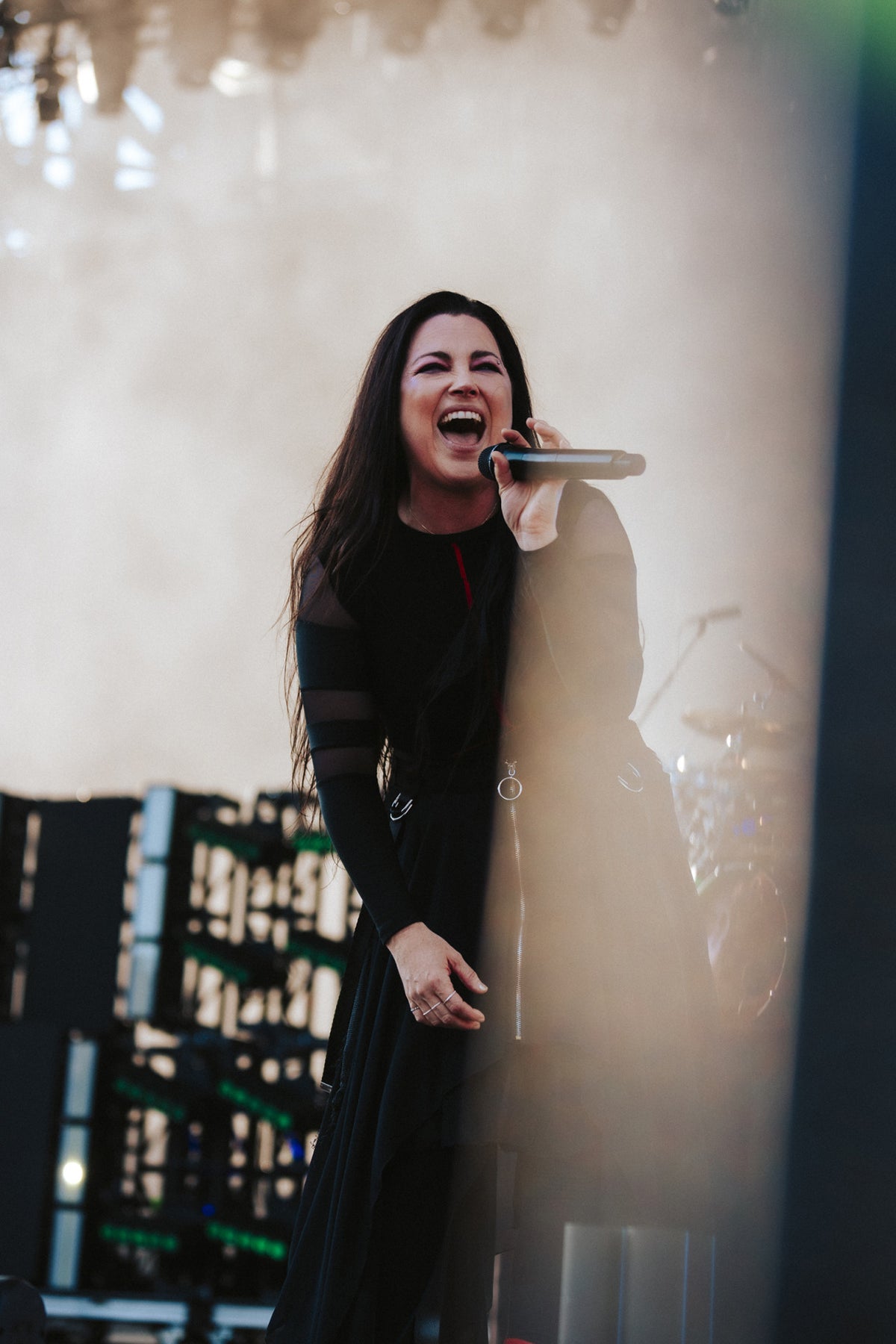 Hear EVANESCENCE team with K.FLAY on new ‘Ballerina’ song “Fight Like a Girl”