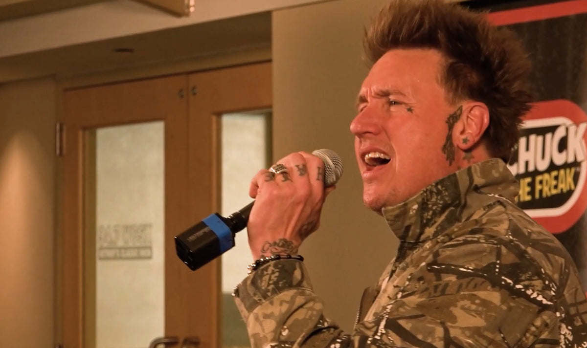 See PAPA ROACH play acoustic “Last Resort” at stripped-down ‘Riff Lounge’ performance