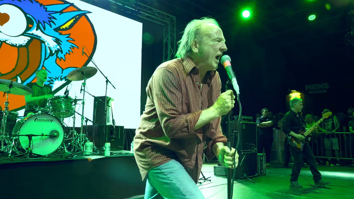 Hear JESUS LIZARD’s frenzied punk song “Moto(R)”