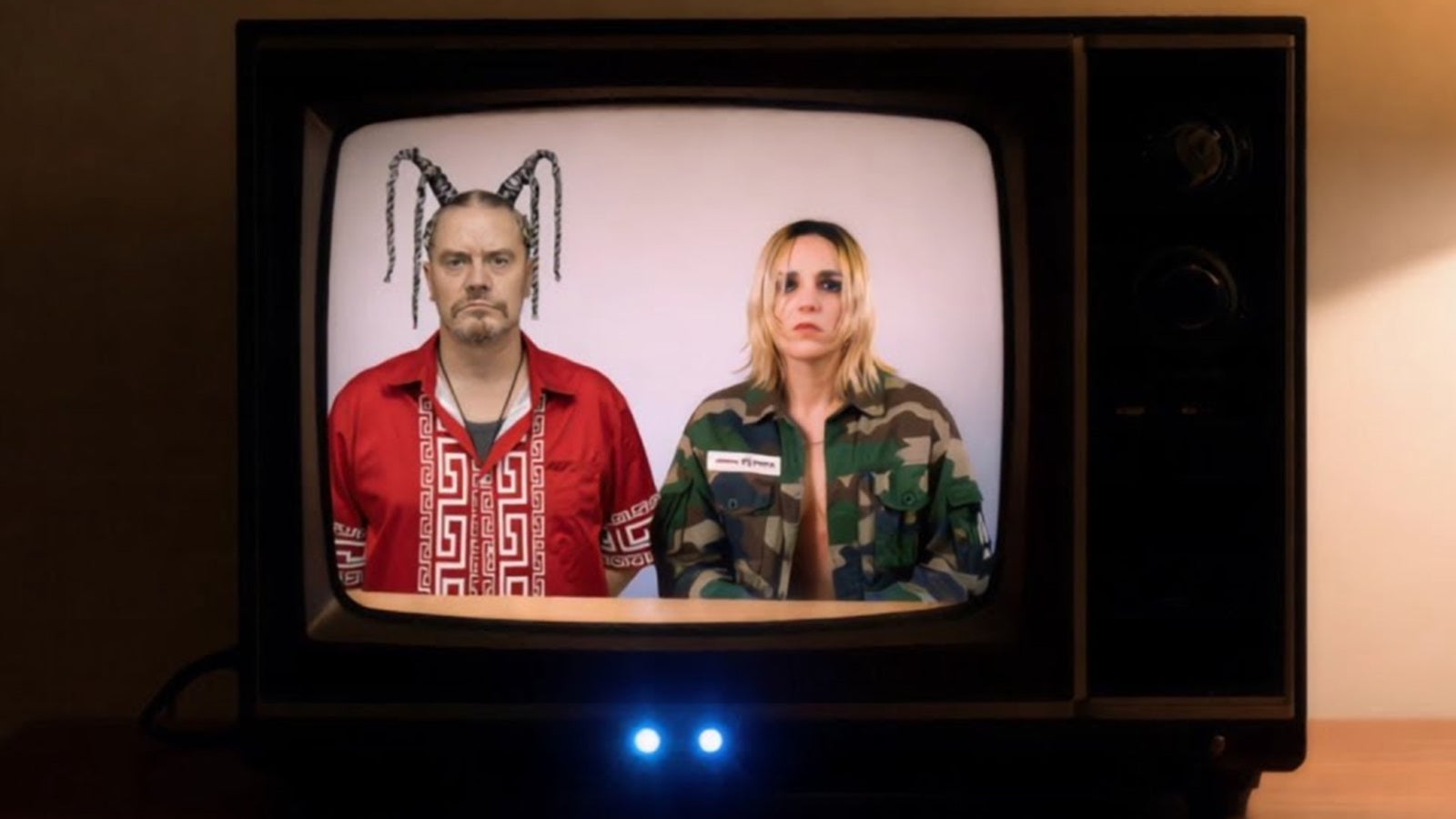 Hear MIKE PATTON team with JEHNNY BETH on explosive new song “Look at Me”