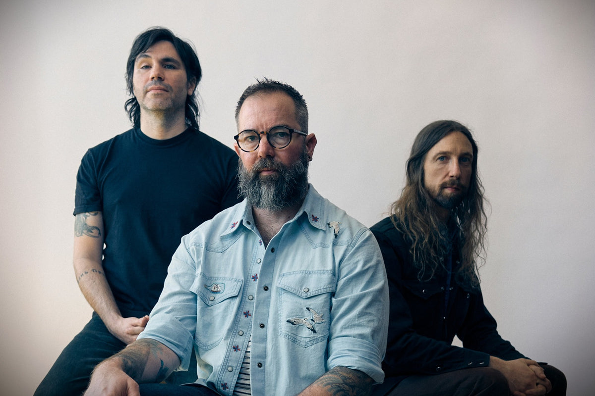 RUSSIAN CIRCLES announce new album with doomy song “Empath”