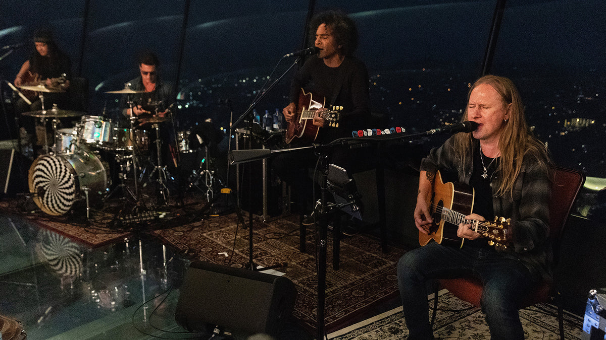 See Alice in Chains Debut New Song “Fly” at Seattle Space Needle Performance