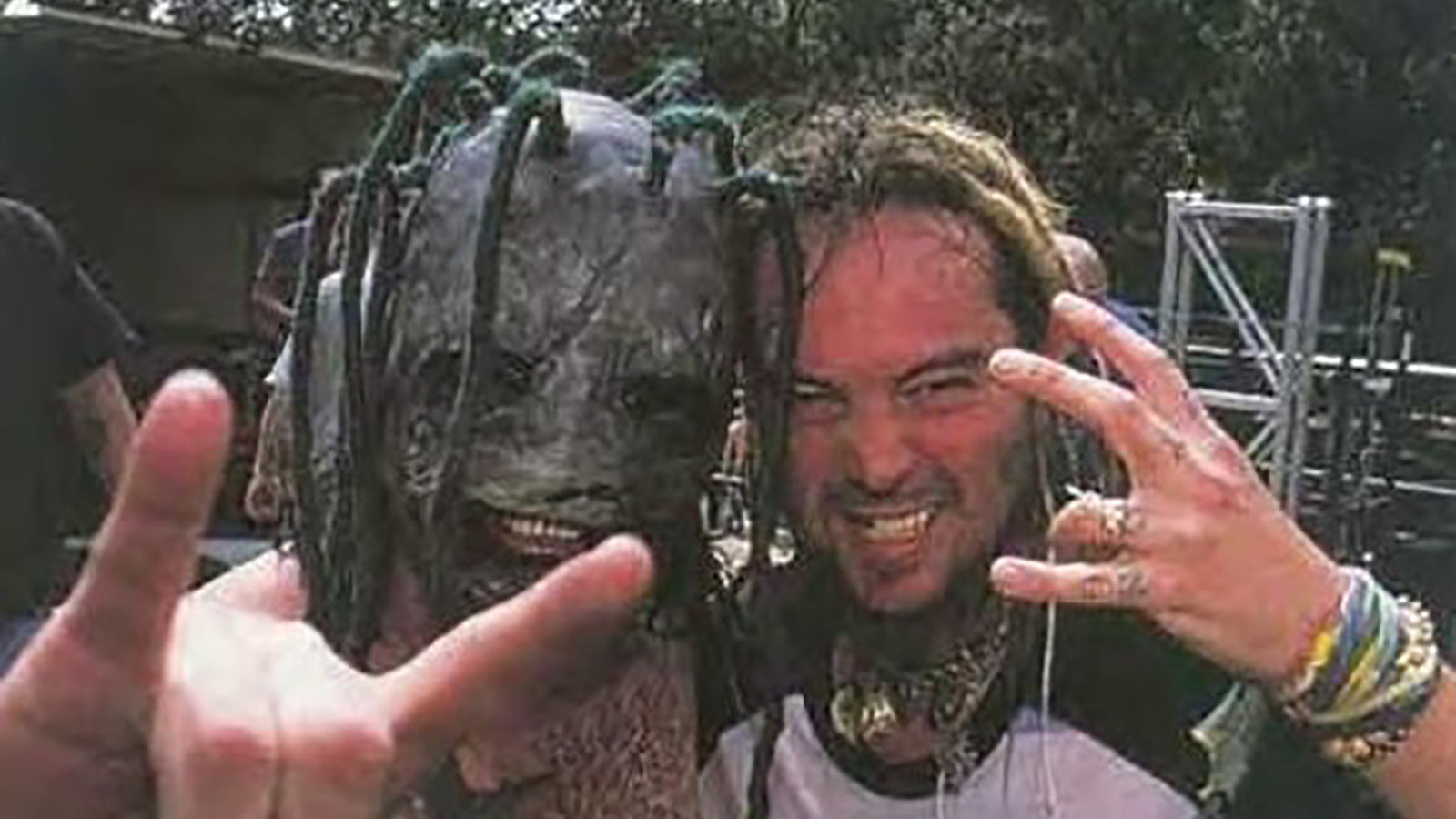 MAX CAVALERA says SOULFLY “kidnapped” SLIPKNOT’S COREY TAYLOR to record “Jumpdafuckup”