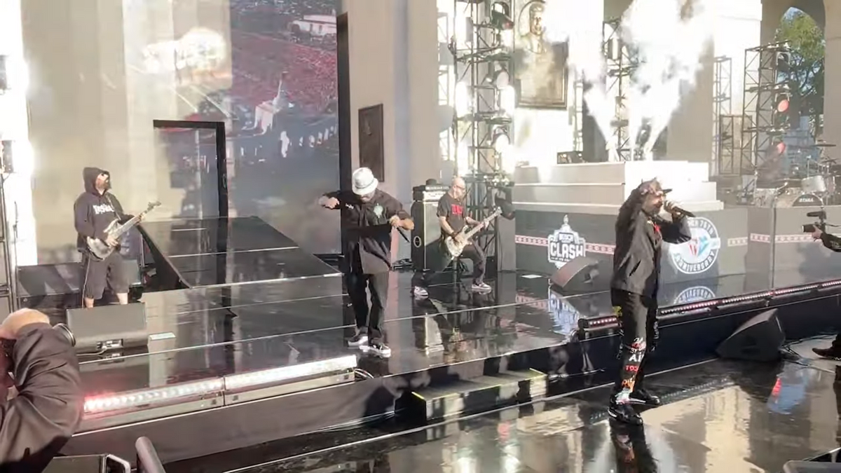 See DEFTONES, SYSTEM OF A DOWN members play with CYPRESS HILL