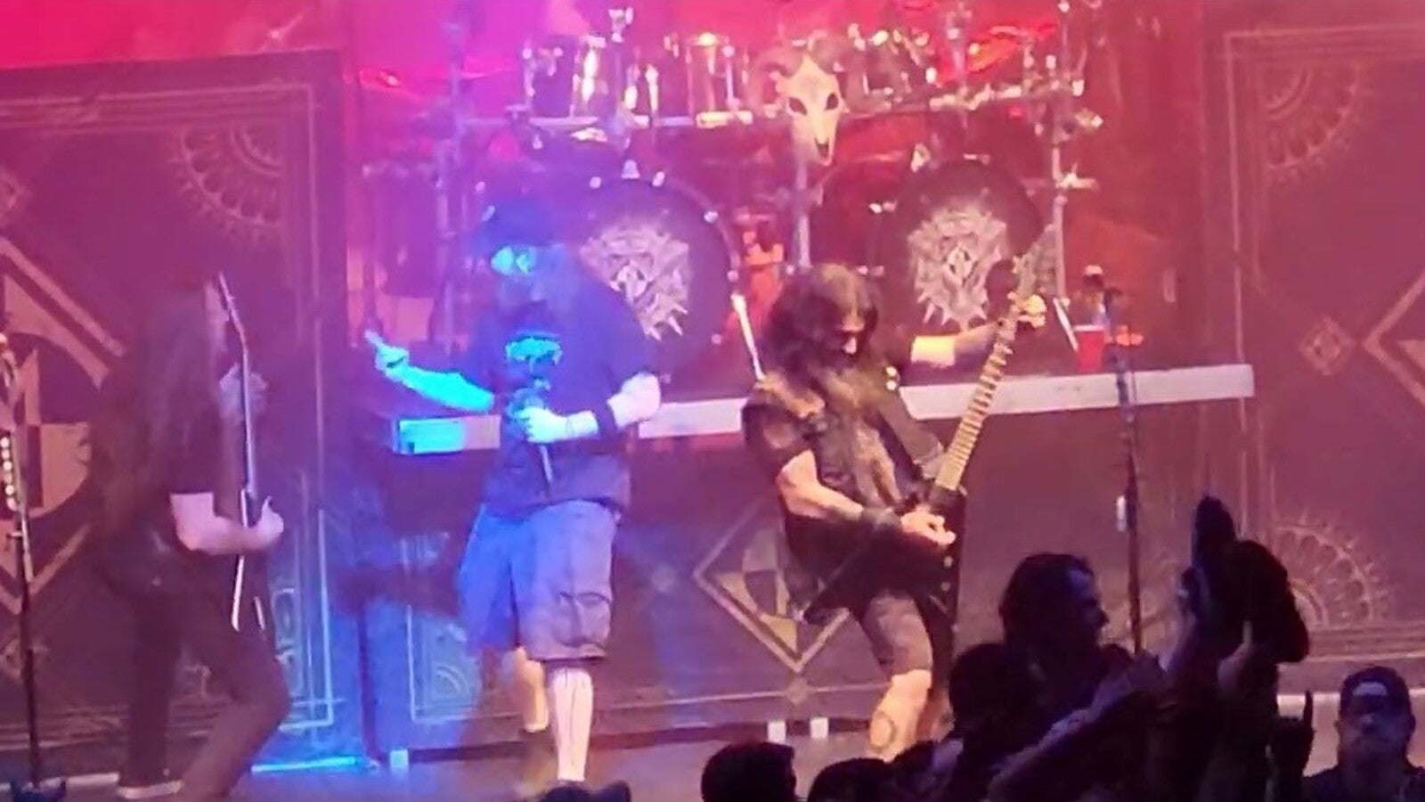 See MACHINE HEAD play “Davidian” with HATEBREED’s Jamey Jasta