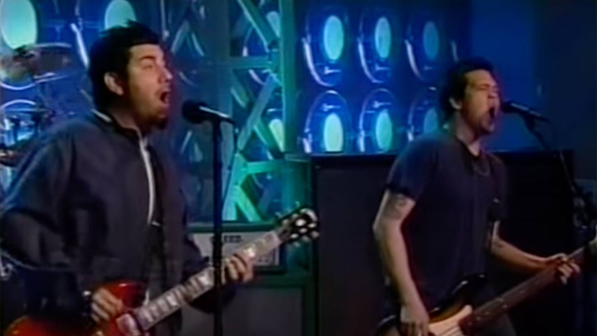 See DEFTONES play riveting “Digital Bath” on ‘Leno’ in 2001