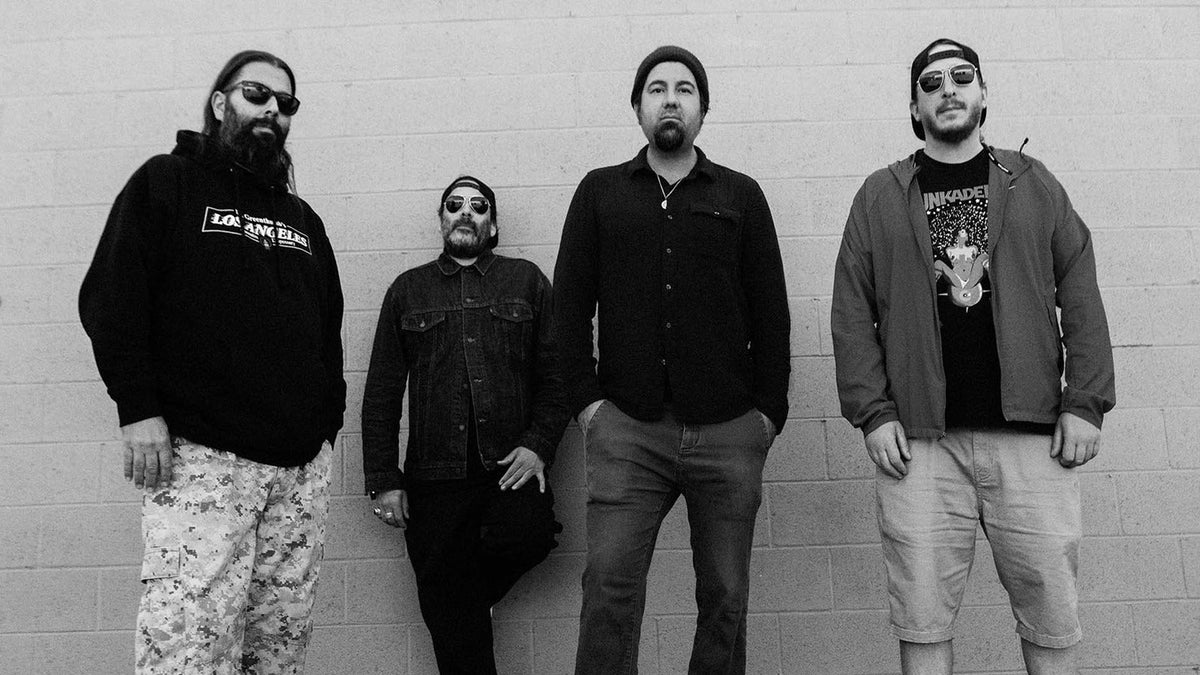 Deftones’ New Live Bassist Revealed at 2022 Tour Kickoff Show