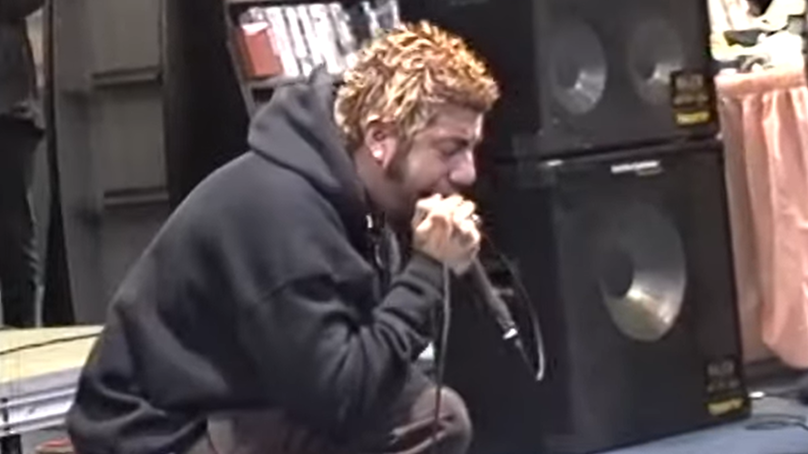 See DEFTONES play deranged record store show in 1996