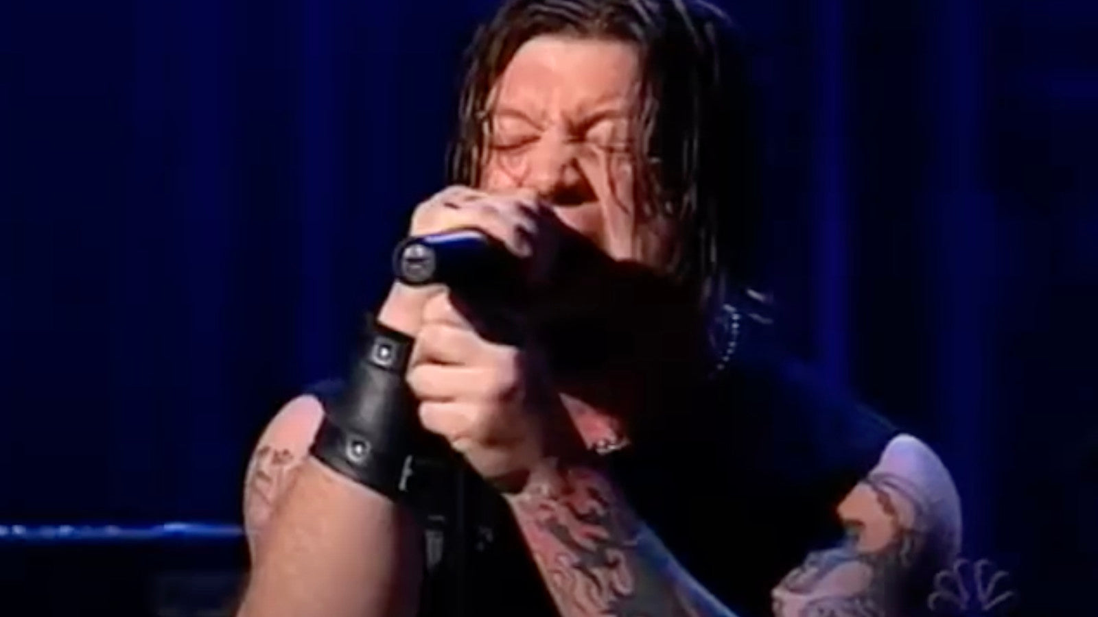 Watch Drowning Pool Drop “Bodies” on ‘Last Call With Carson Daly’ in 2002