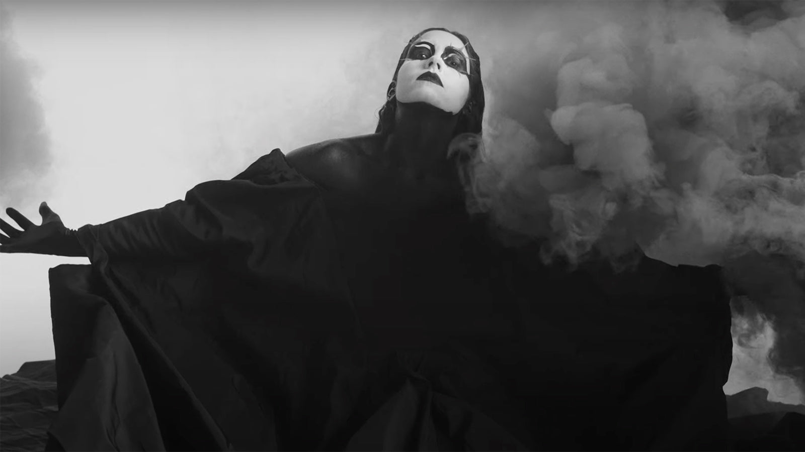 Hear Emma Ruth Rundle’s Stark, Haunting New Song “Return”