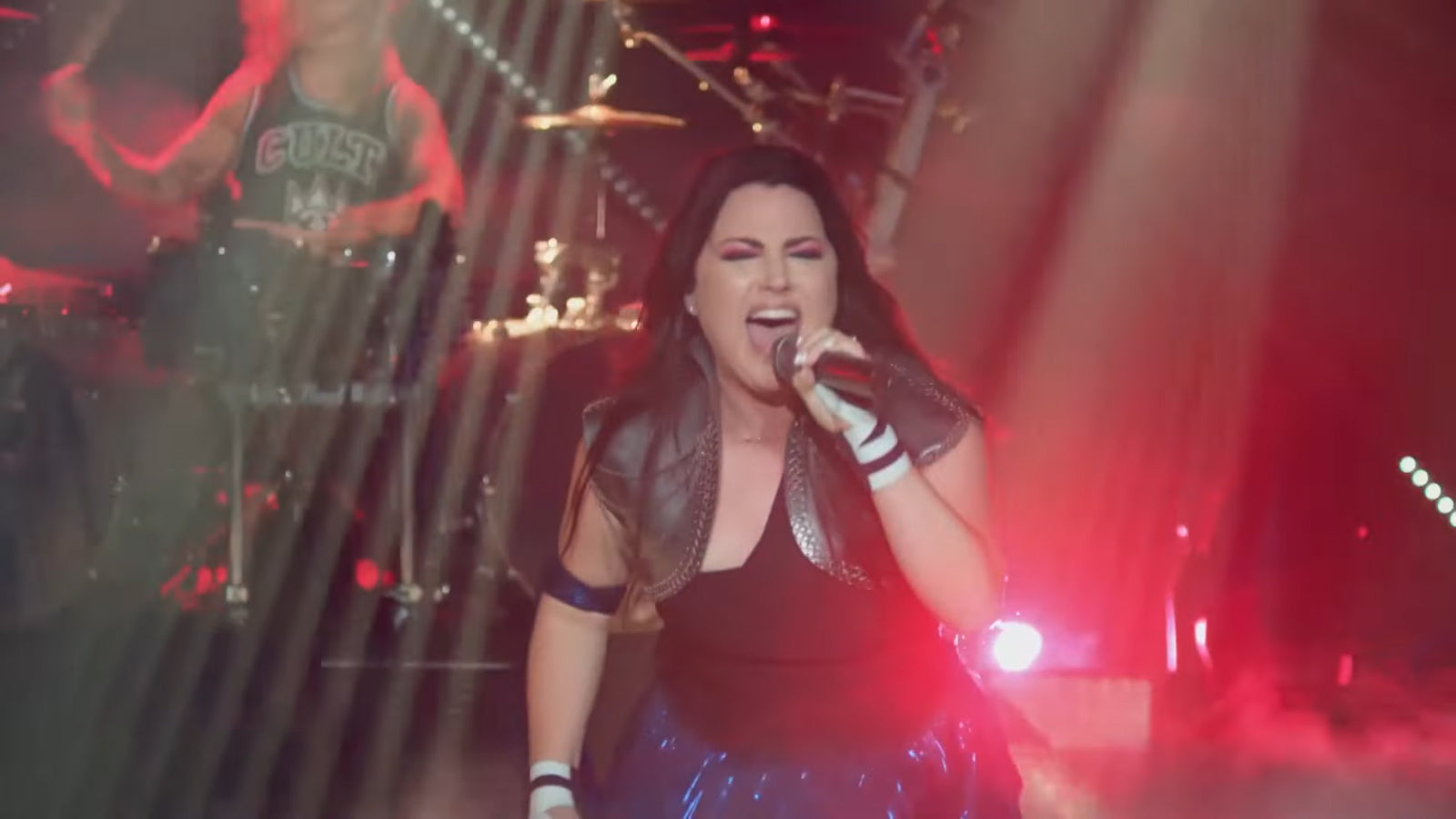 See Evanescence Play “Better Without You” on ‘Kelly Clarkson Show’