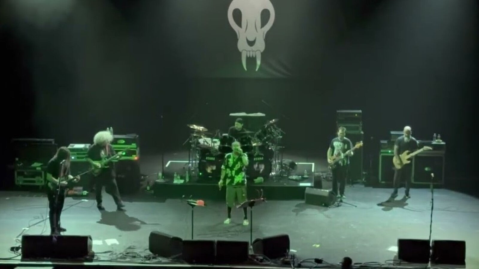 See MIKE PATTON’s FANTÔMAS reunite onstage for one song in Oakland
