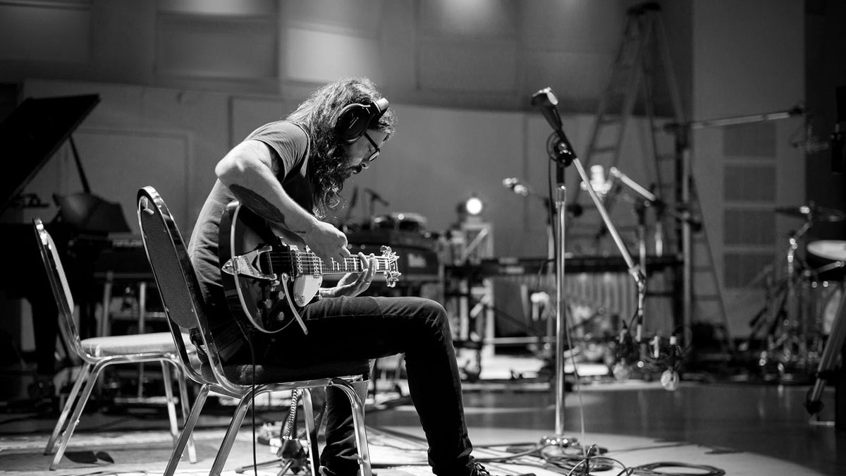 DAVE GROHL shares heartfelt note to FOO FIGHTERS fans