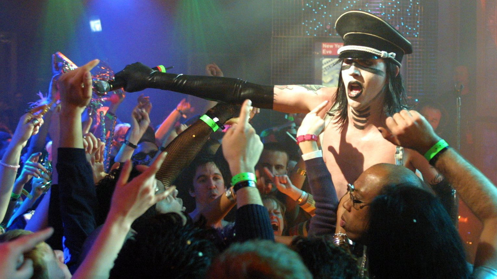 See Marilyn Manson Play “Disposable Teens” on MTV New Year’s Eve Bash in 2000