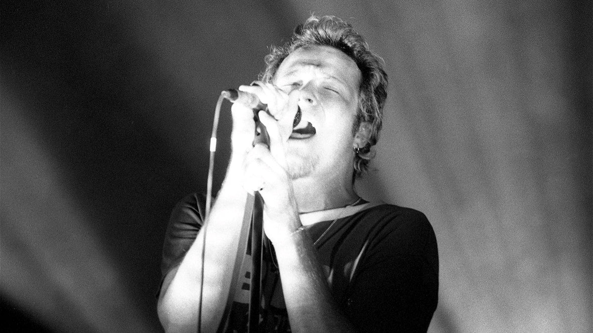 Hear Stone Temple Pilots’ Previously Unreleased Acoustic Version of “Big Empty”