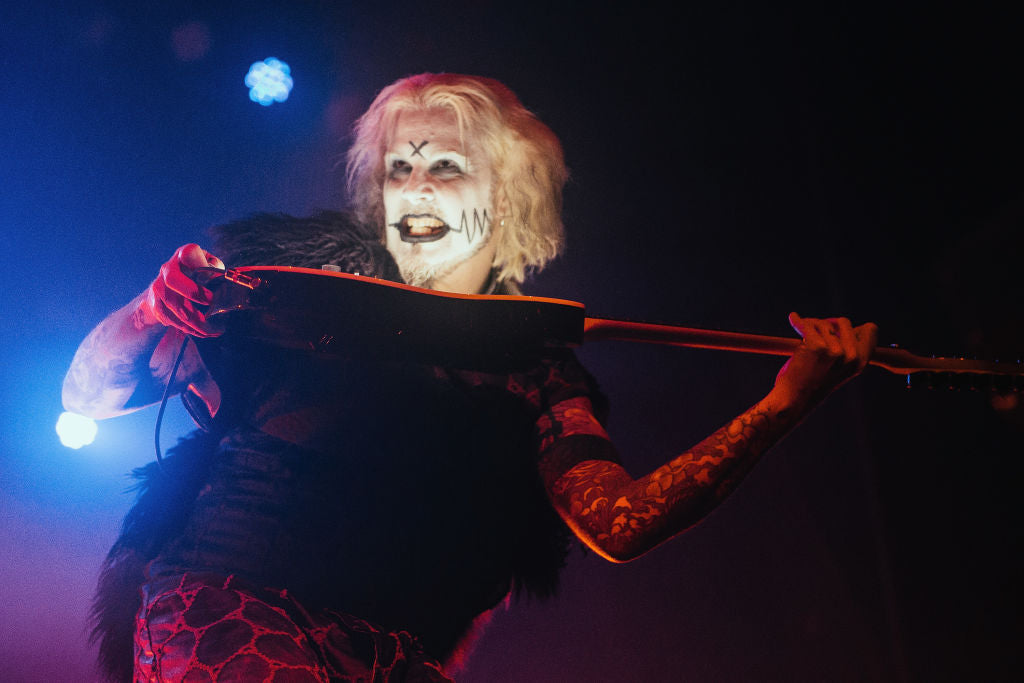 Hear John 5’s Glam-Spiked “Enter Sandman” Cover
