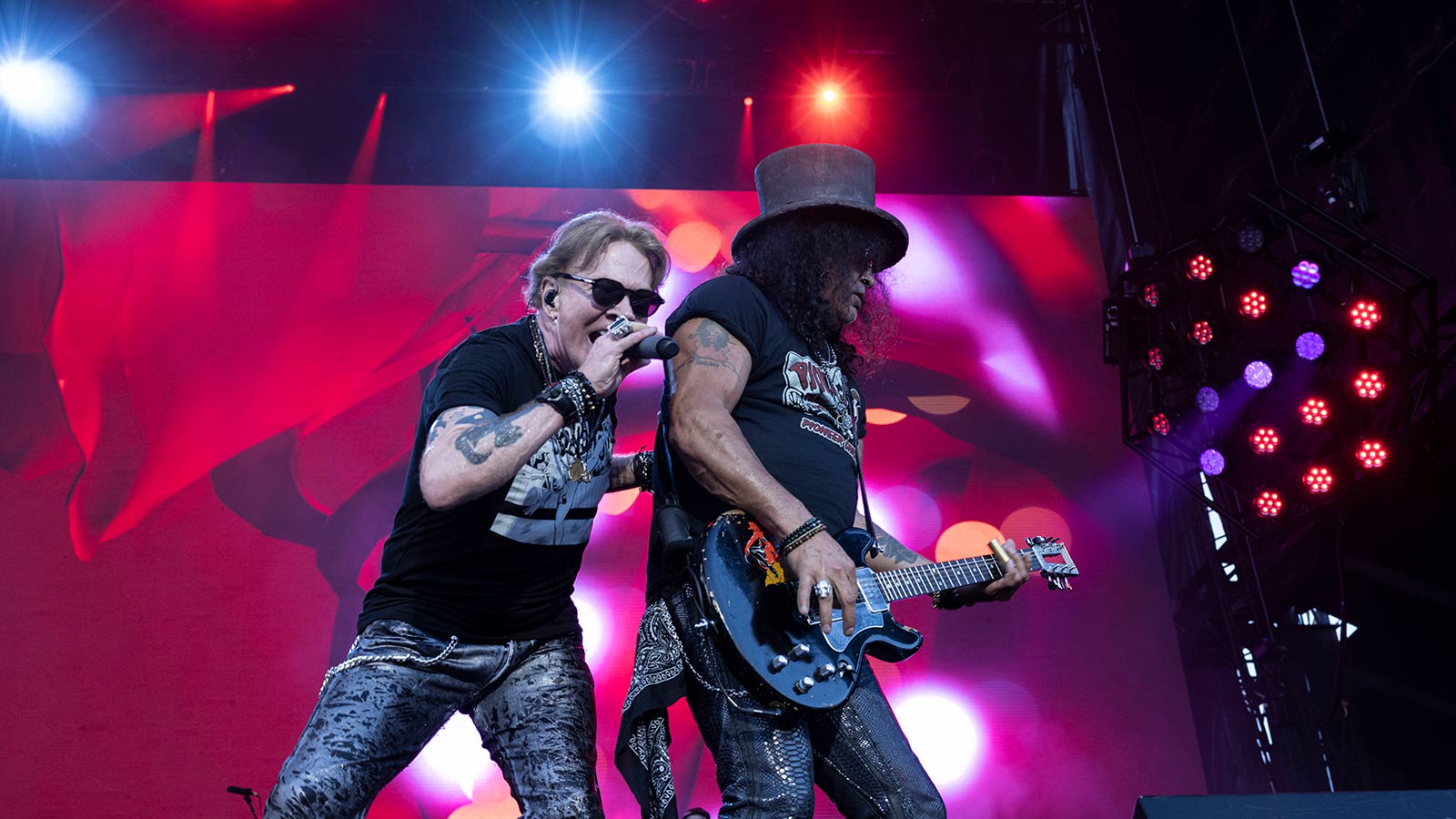 Hear GUNS N’ ROSES’ stormy, slow-burning new song “The General”