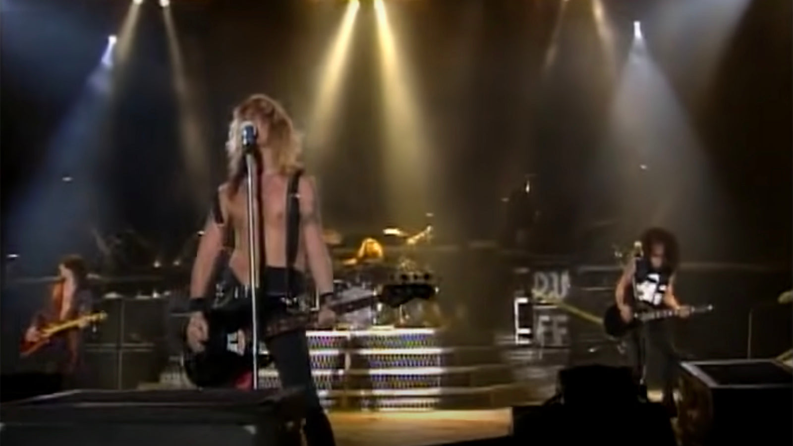 See Gun N’ Roses Play Raucous Cover of Misfits’ “Attitude” in 1992