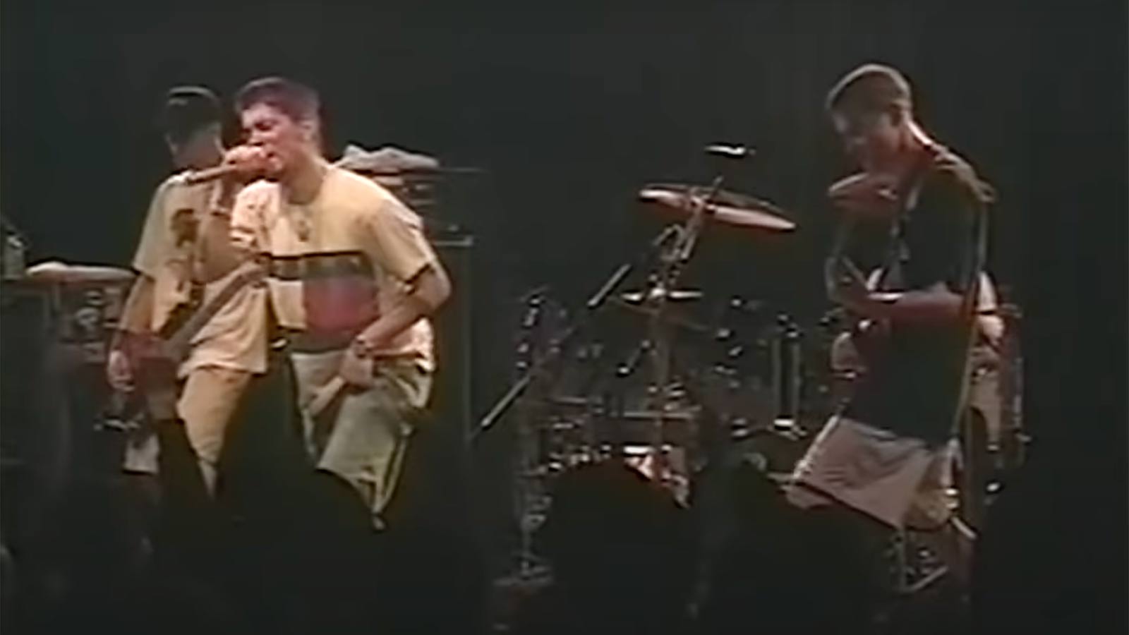 See Helmet Play “Just Another Victim” With House of Pain’s Everlast in 1994