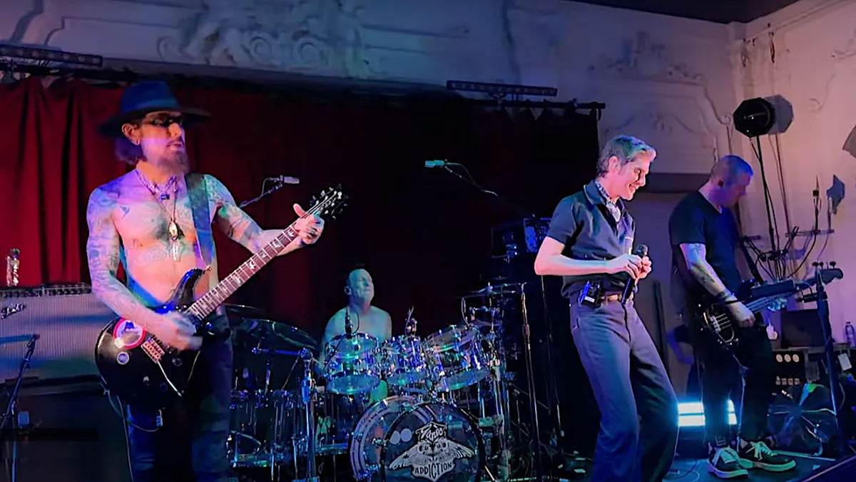See JANE’S ADDICTION debut new song with DAVE NAVARRO