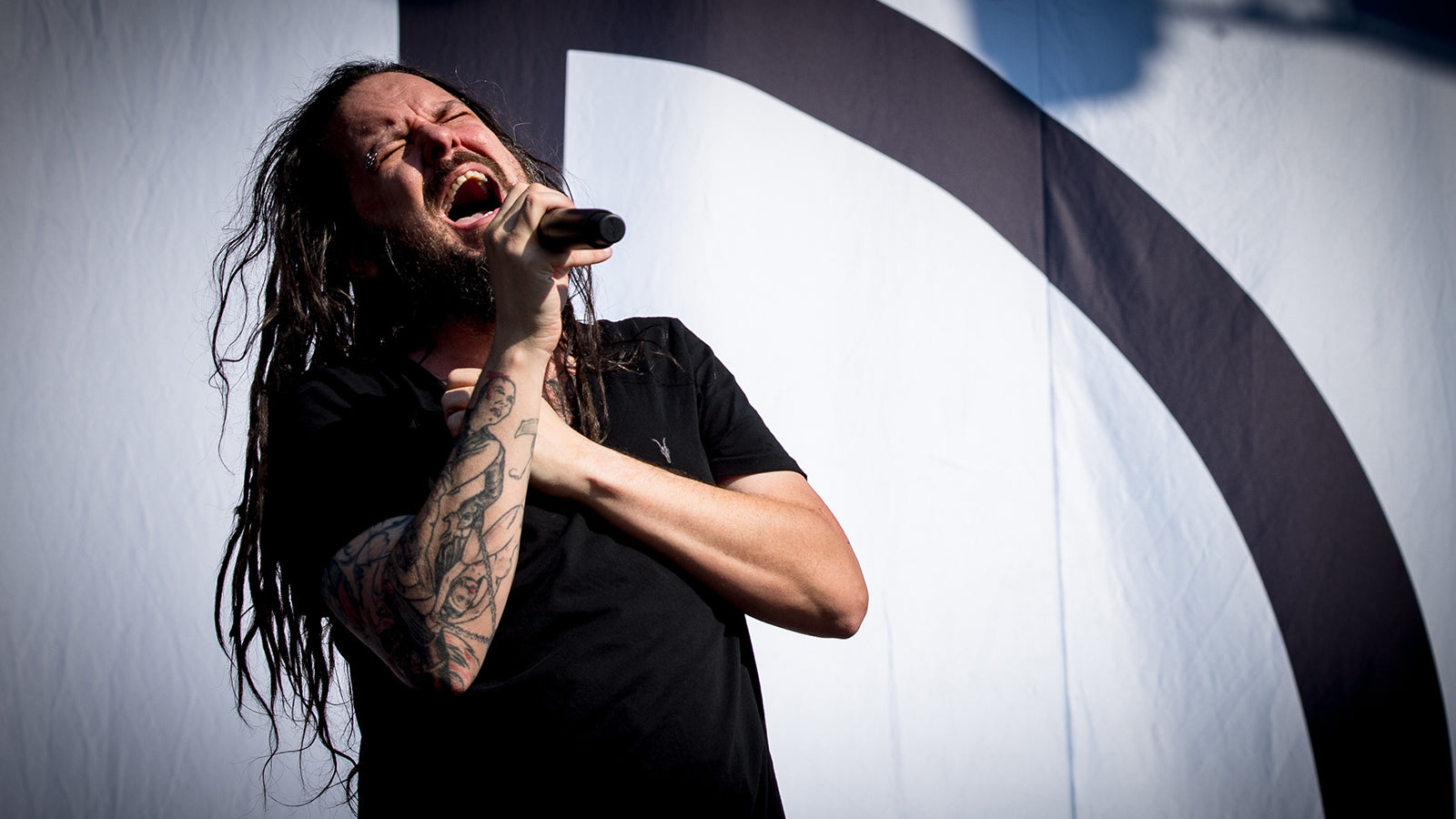See Korn’s Jonathan Davis Talk “Dark Energy” of New Album, “Copycat” Nu-Metal Bands