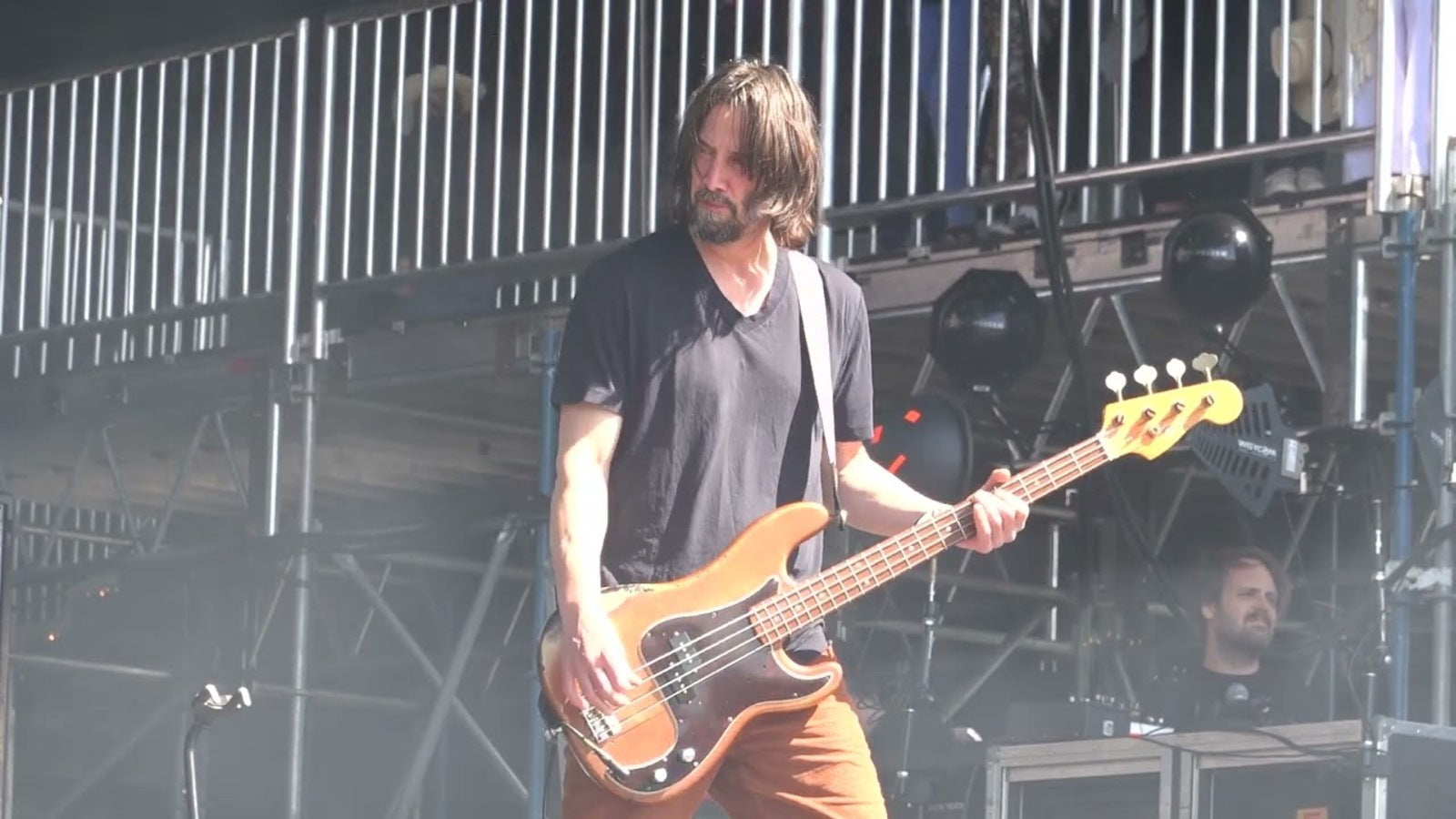 See KEANU REEVES’ band DOGSTAR play first show in 20 years