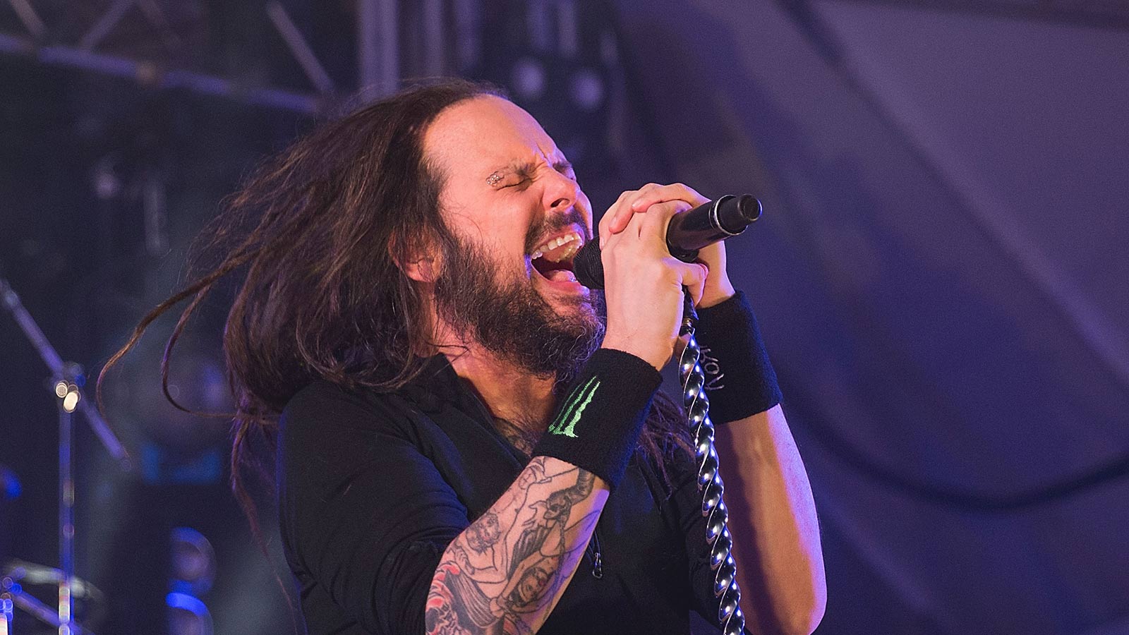 See Korn’s Harrowing Performance of “Daddy” at Hellfest in 2015