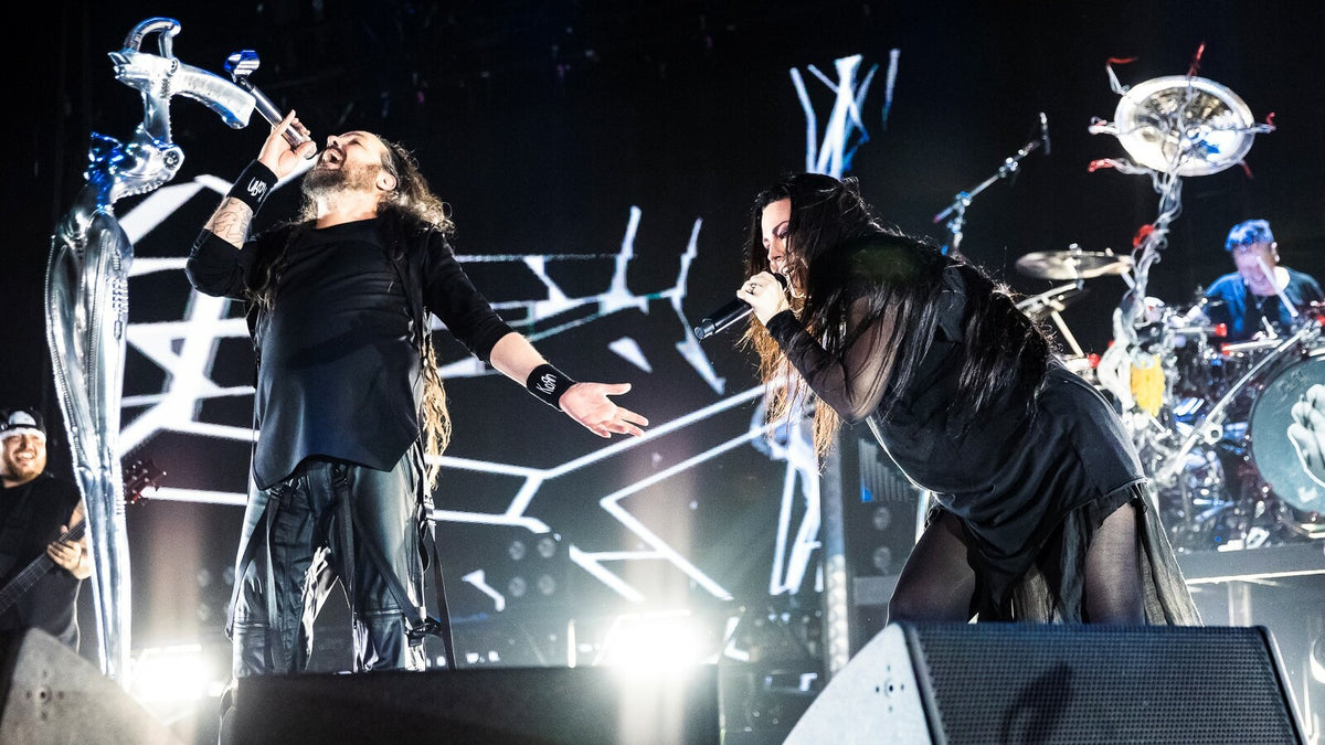 See KORN duet “Freak on a Leash” with EVANESCENCE’s AMY LEE in L.A.