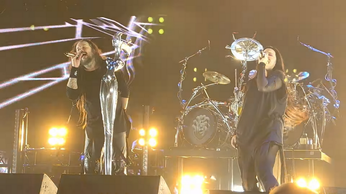 See Korn Play “Freak on a Leash” With Evanescence’s Amy Lee