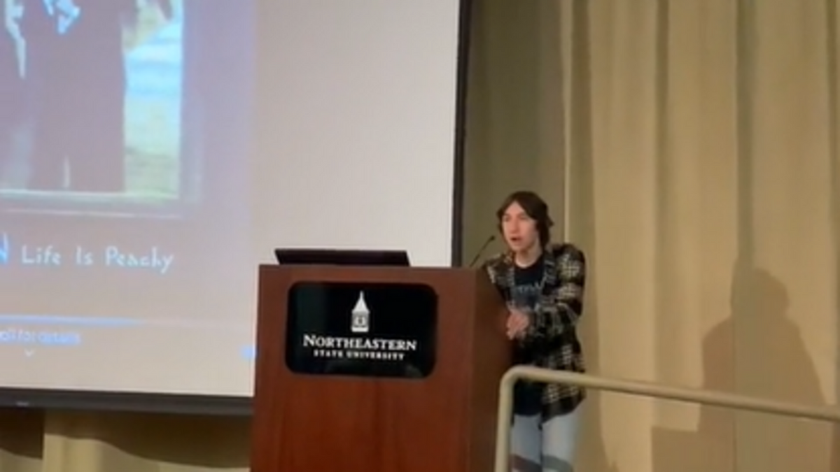 See Teenage Korn Fan Scat to “Twist” at High-School Karaoke Day