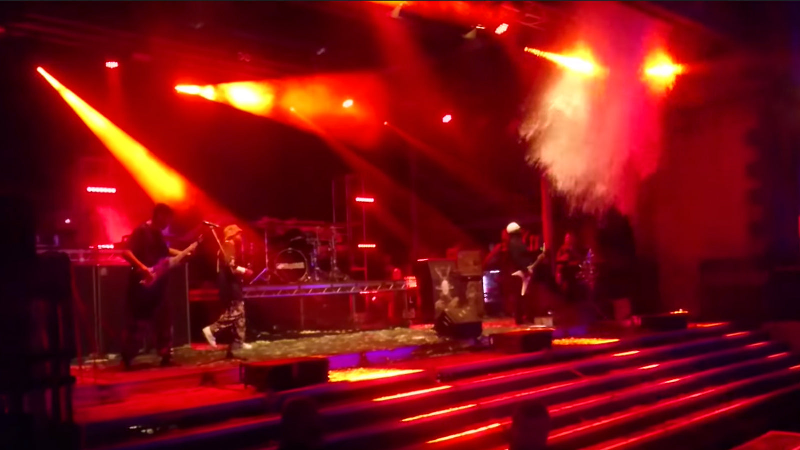 See Limp Bizkit’s Wes Borland Get Drenched by Flooded Ceiling During Live Show