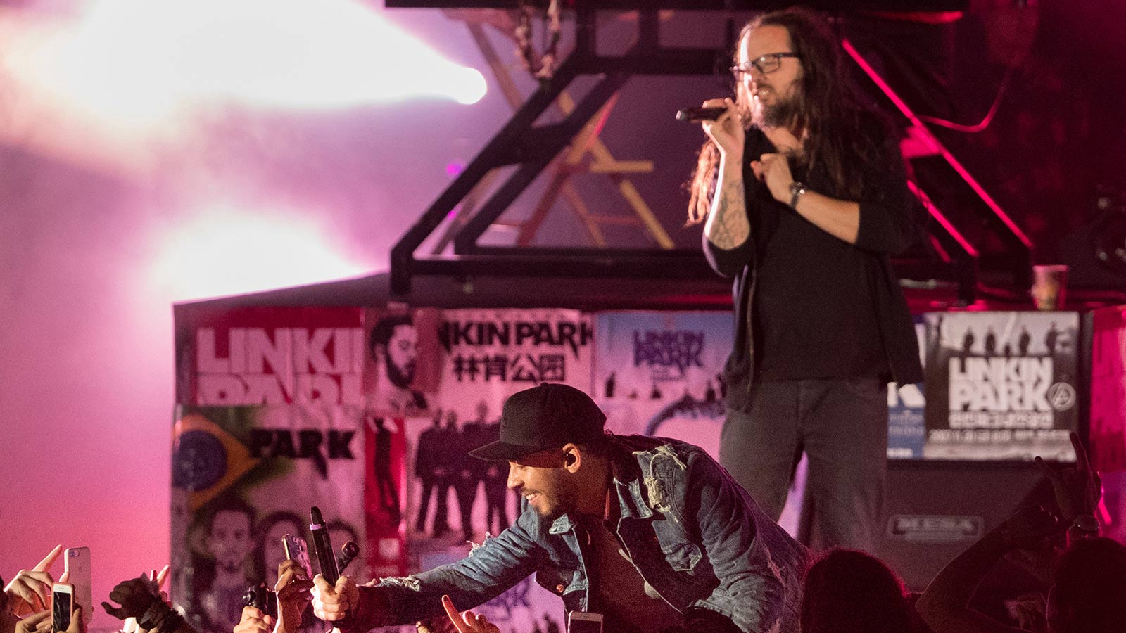 See Jonathan Davis Sing Linkin Park’s “One Step Closer” at 2017 Chester Bennington Tribute Show