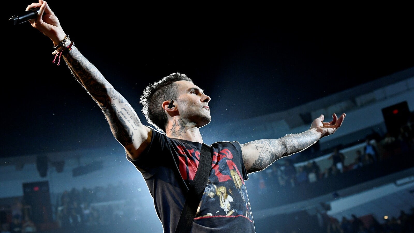 Maroon 5 Singer Adam Levine: “No Hot Chicks” Listen to Metal