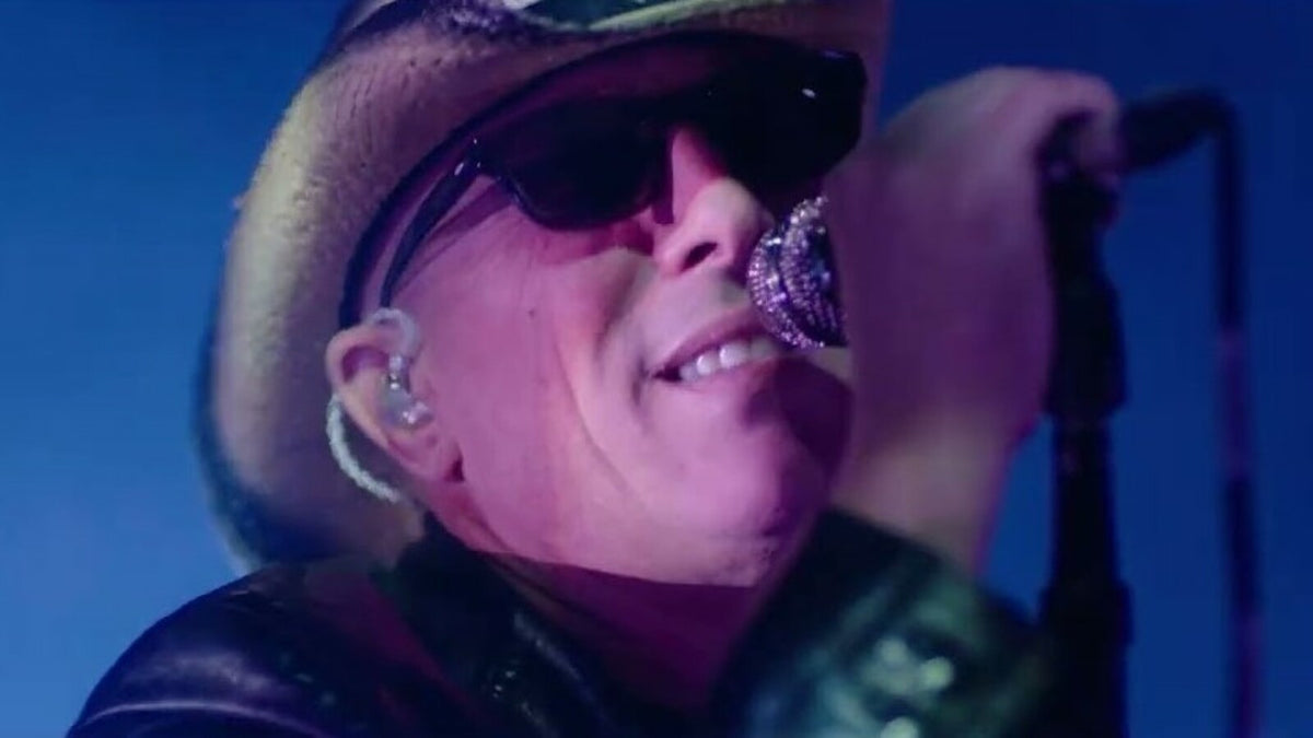 See Puscifer Perform Re-Imagined Live Version of “Horizons”
