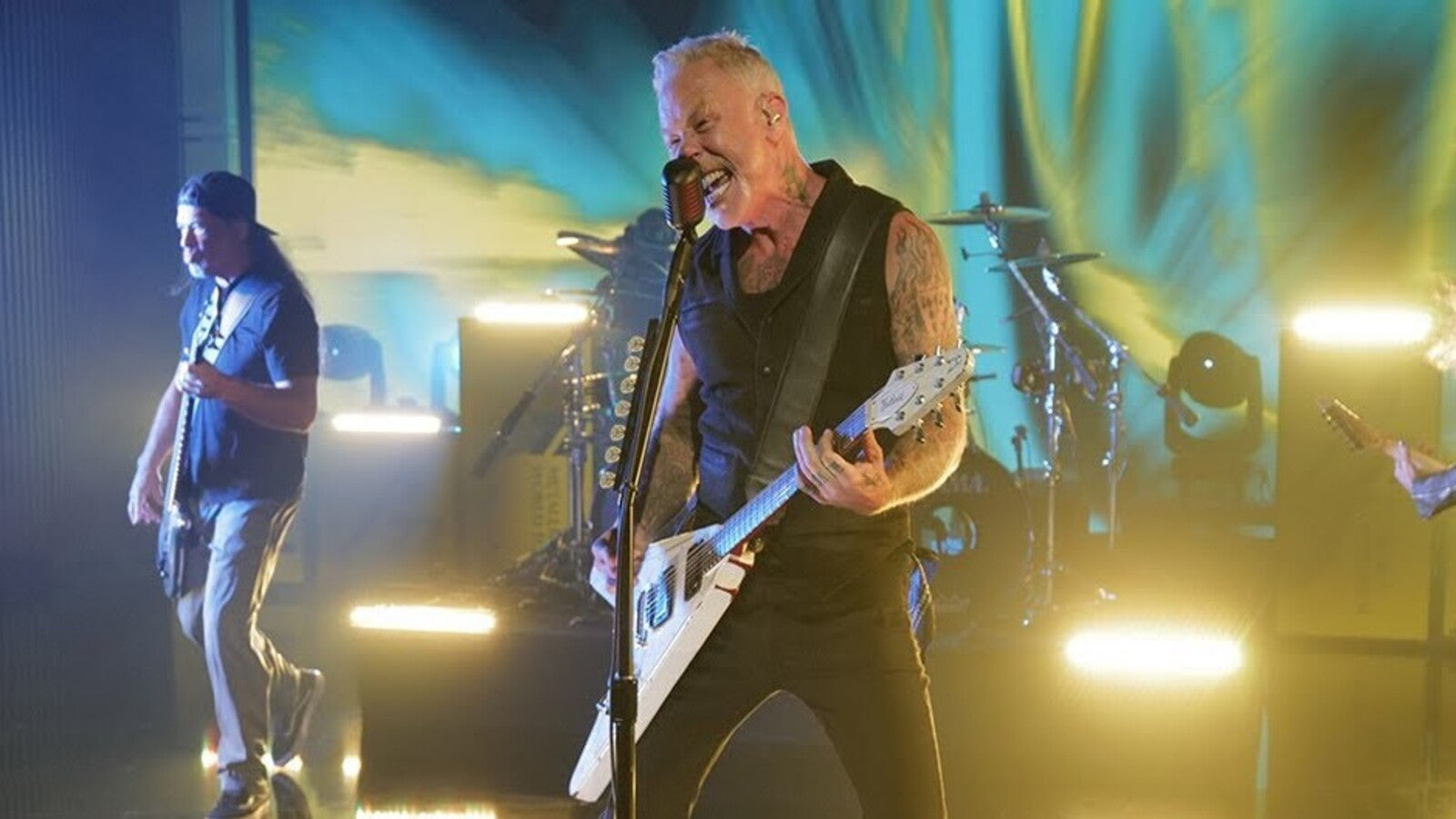 See METALLICA play “Lux Aeterna,” talk ‘Stranger Things’ on ‘Kimmel’