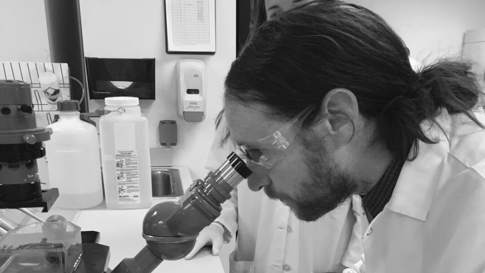 INCUBUS guitarist Mike Einziger launches anti-aging biotech company