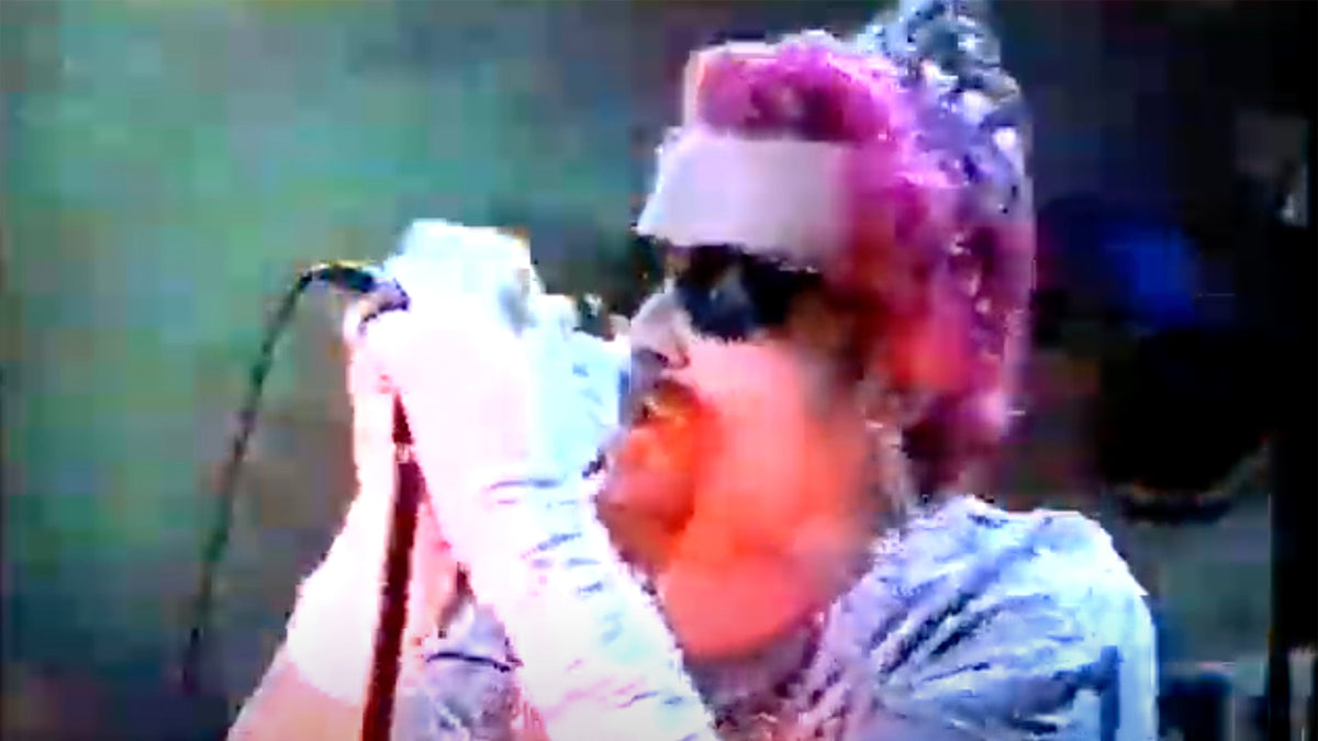 See Stone Temple Pilots’ Wild “Sex Type Thing” TV Performance From 1993