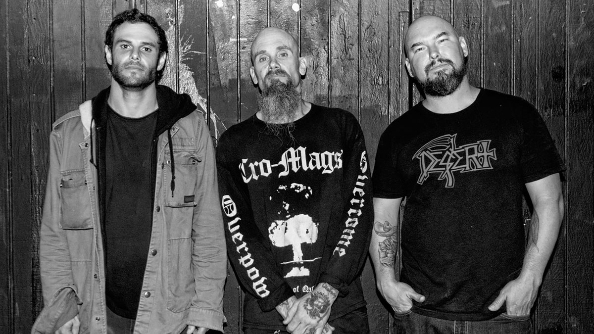 Hear Iconic Kyuss, QOTSA Bassist Roar and Rip on Mondo Generator’s New Album