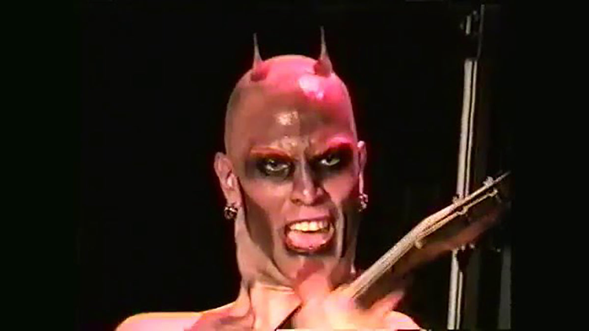 Watch Mudvayne Play Ferocious “Dig” at CBGB in 2000