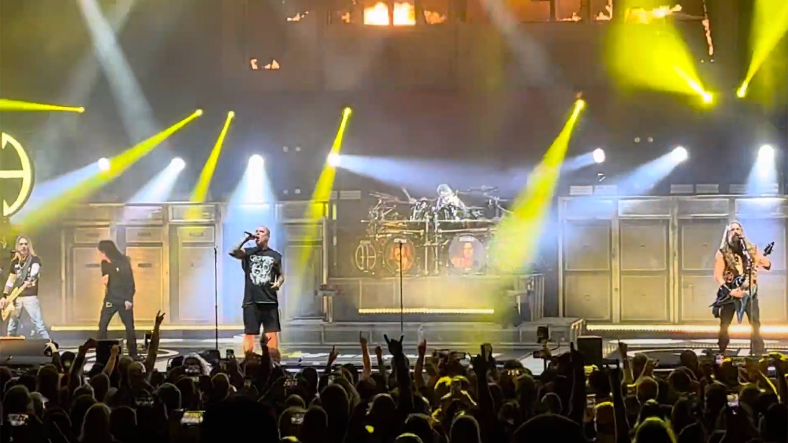 See PANTERA play “Walk” with ANTHRAX’s Joey Belladonna
