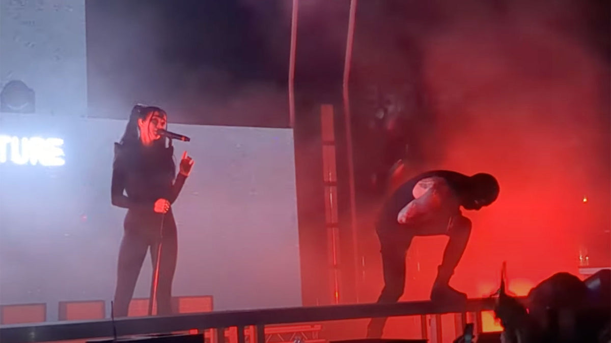 See BAD OMENS and POPPY play “V.A.N.” live for first time