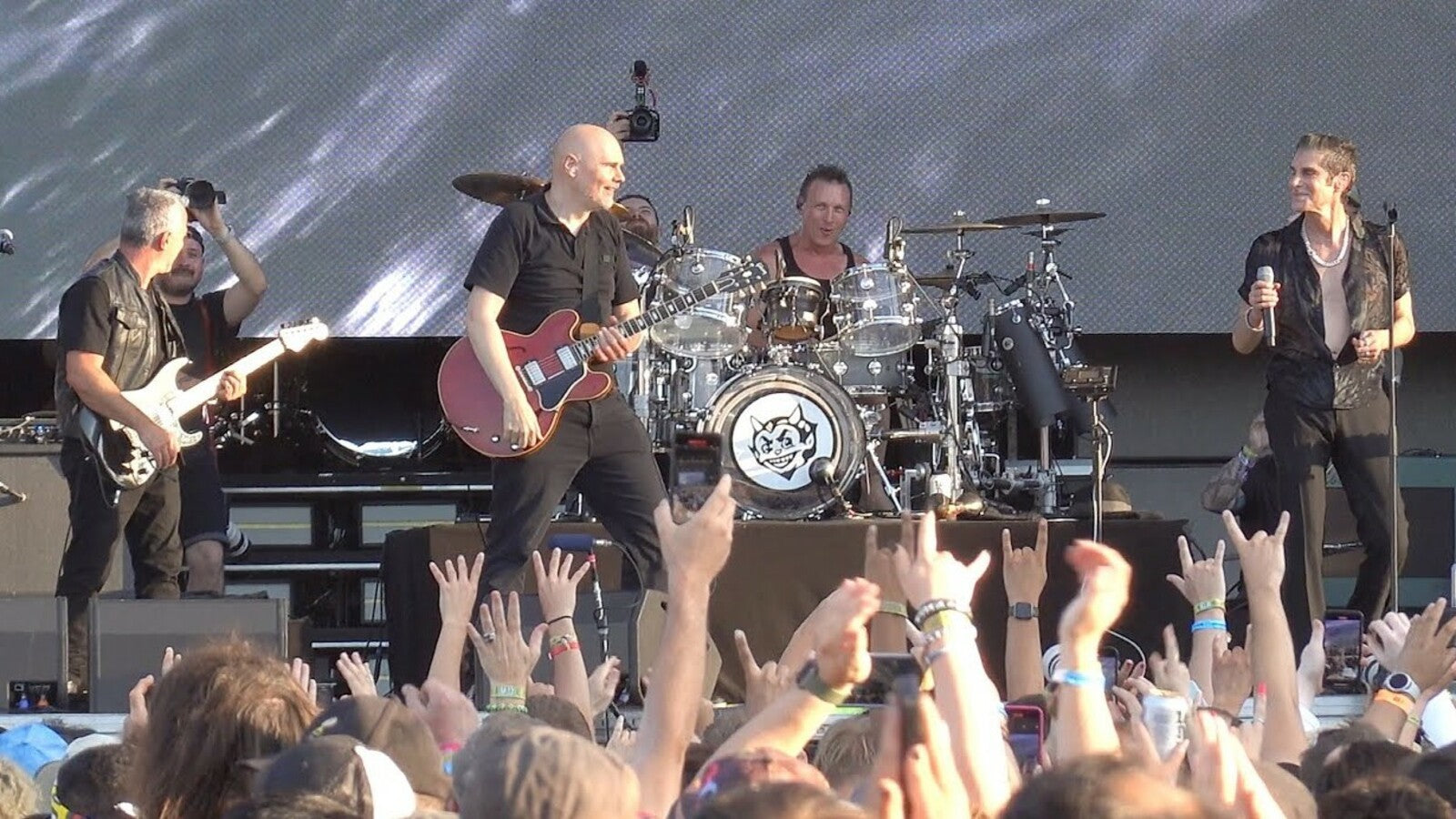 See Porno for Pyros Cover Led Zeppelin With Smashing Pumpkins’ Billy Corgan