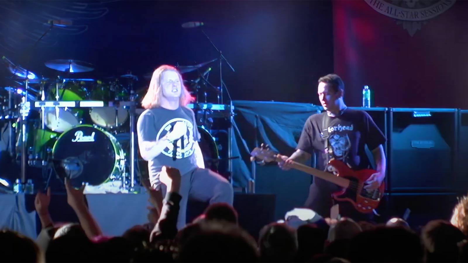 See SLIPKNOT’s Corey Taylor and Paul Gray play “The Rich Man” at 2005 Roadrunner United show