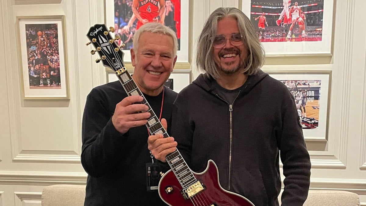 RUSH’s ALEX LIFESON joins TOOL onstage for “Jambi” in Toronto