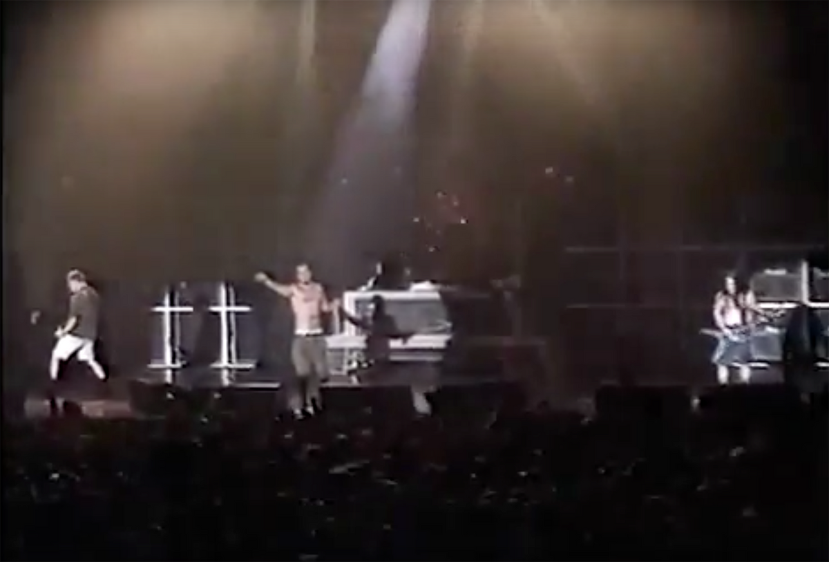 Watch Pantera Cover Metallica’s “Seek and Destroy” With Jason Newsted in 1994
