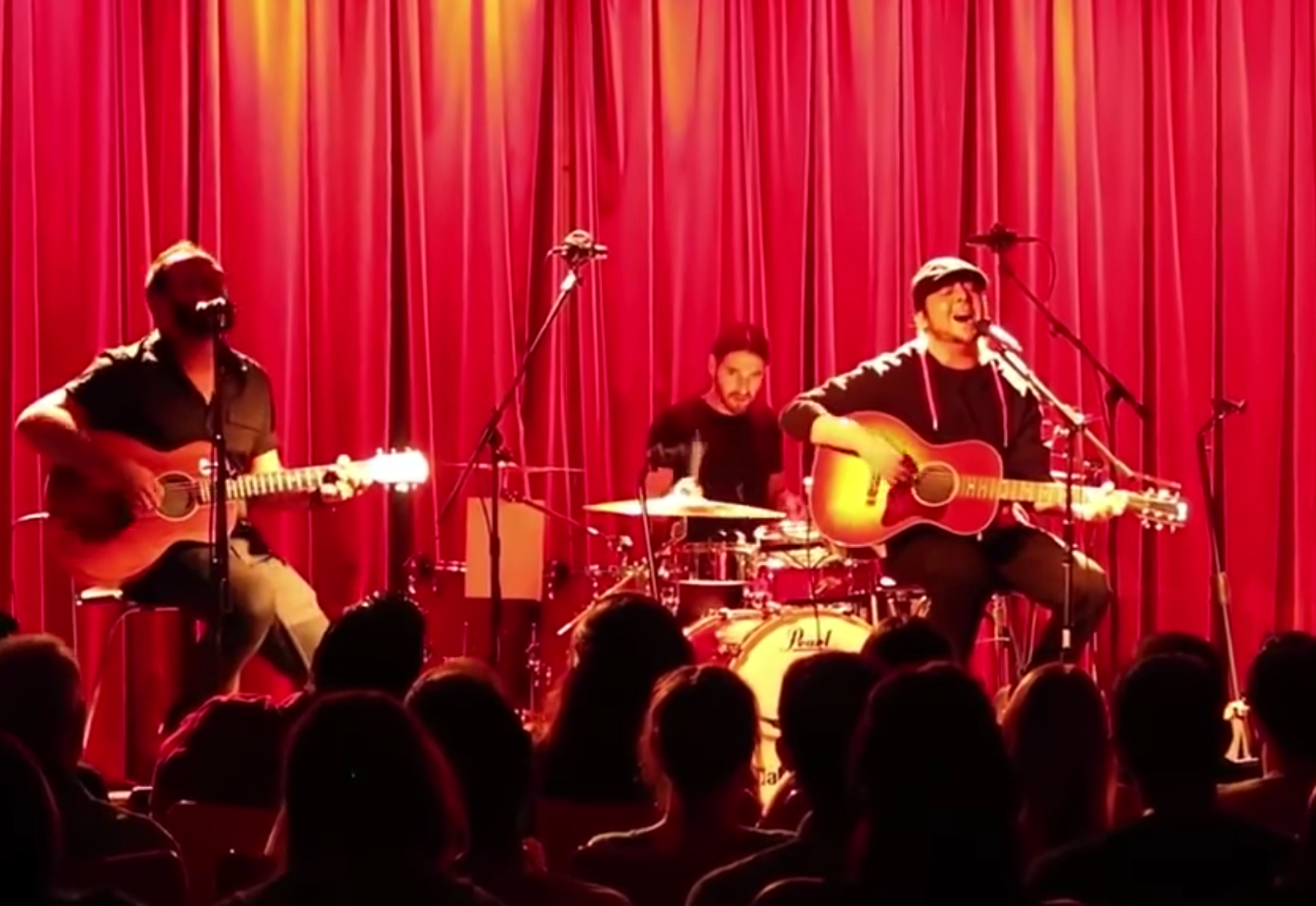See Daron Malakian Perform Acoustic System of a Down Songs at Scars on Broadway Gig