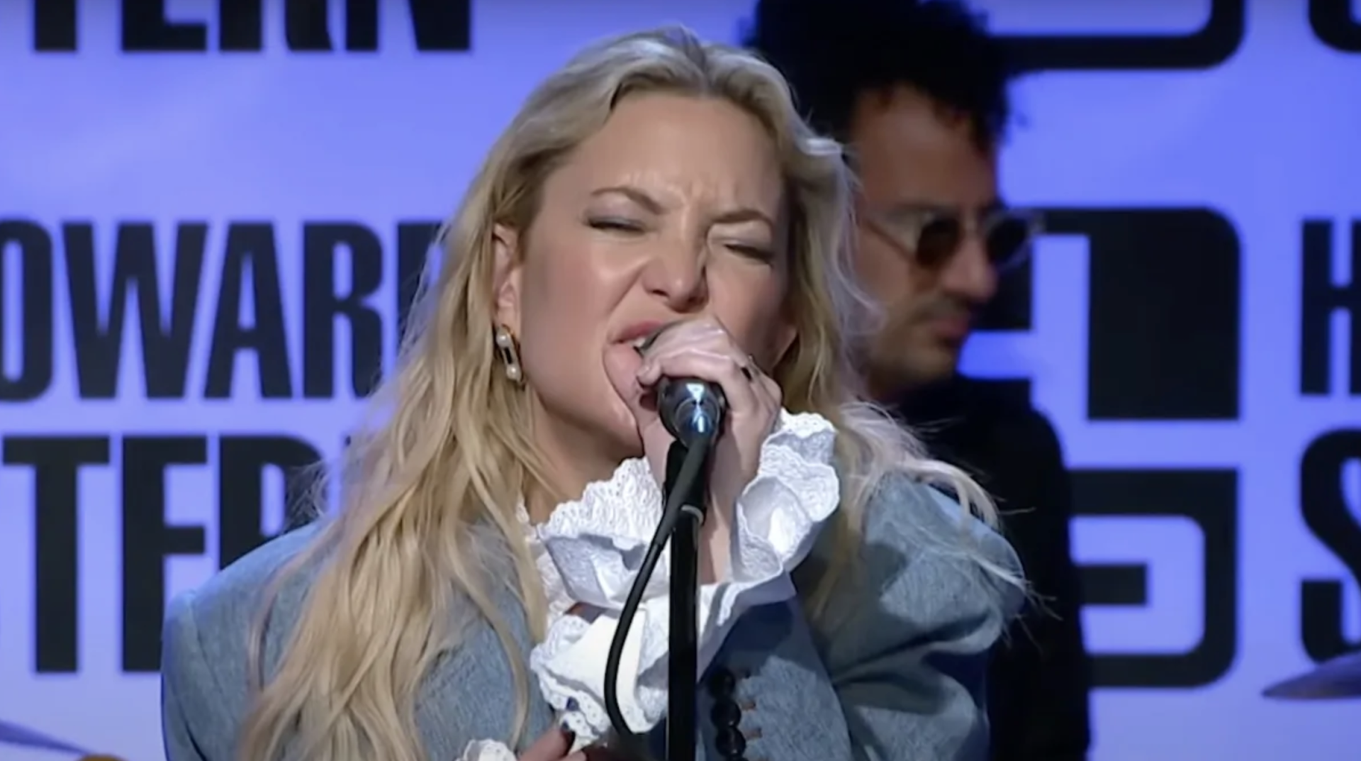 See KATE HUDSON cover STONE TEMPLE PILOTS’ “Vasoline” on ‘HOWARD STERN’