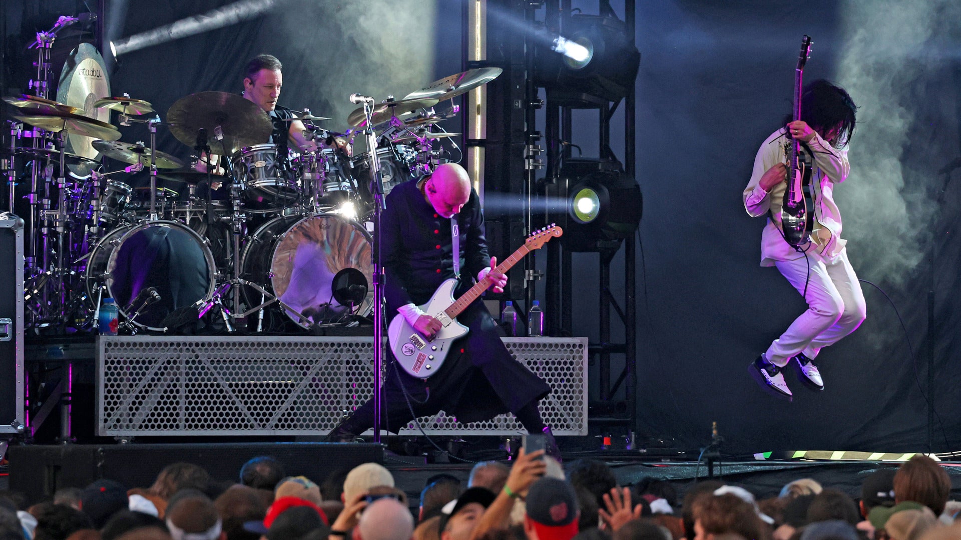 Hear SMASHING PUMPKINS throw back to ’90s on new album ‘AghorI Mhori Mei’